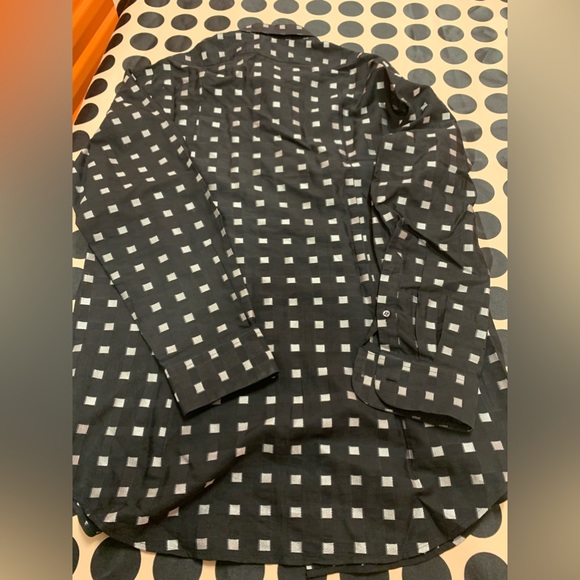 Armani Collezione LS shirt size L
Pit to pit: 22”
Length: 32” - Picture 3 of 5